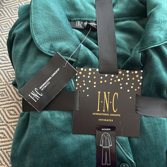 INC Green Velour Pajama Set sz M NWT - Picture 2 of 4